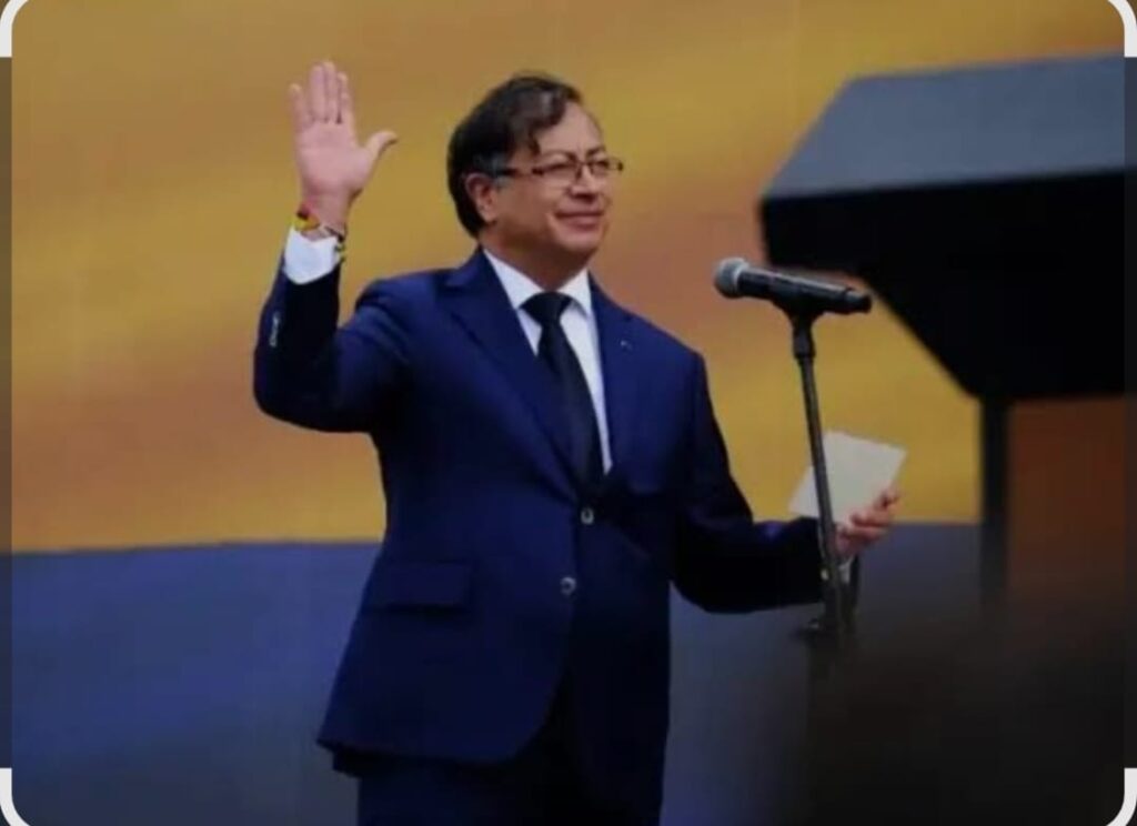 Petro al alza: el fenómeno del "teflón" presidencial a meses de entregar el mandato
